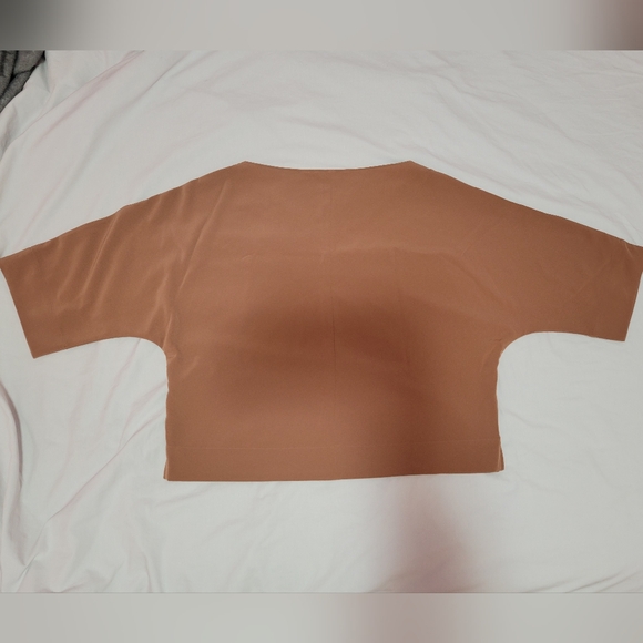 UNIQLO Women's Minimalist Oversized Warm Brown Boxy Top - Modern Relaxed Fit - Picture 2 of 8